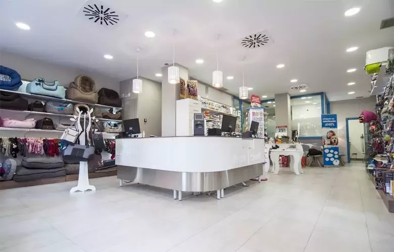 PELUQUERÍA CANINA AMIGOS