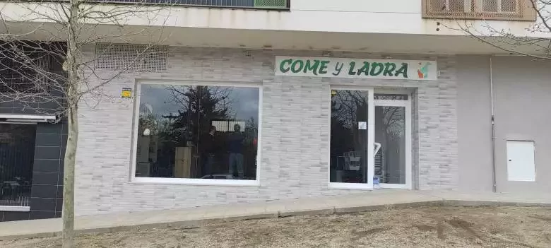 COME Y LADRA Peluquería Canina y Tienda de Animales y Pesca